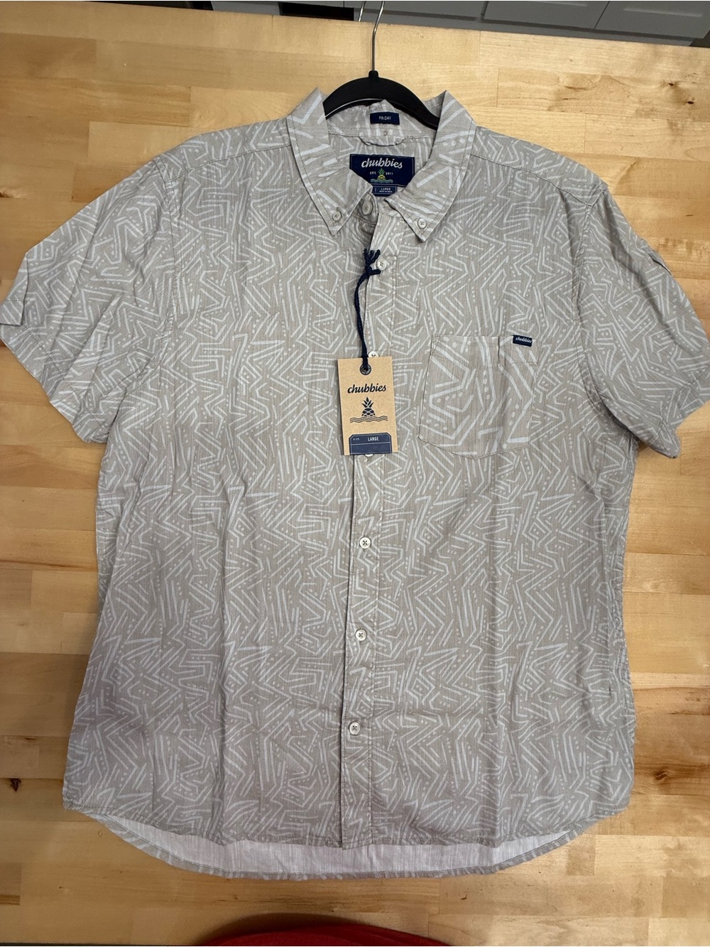 chubbies Light Tan Short Sleeve Button-Down Shirt with Geometric Print NEW